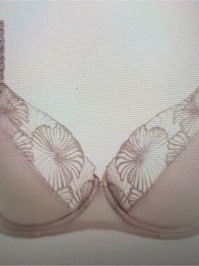 Wacoal Floral Lace Plunge Bra in Light Mauve